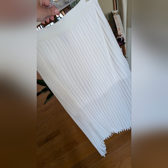 LC Lauren Conrad Ivory Pleated Skirt - Picture 8 of 9